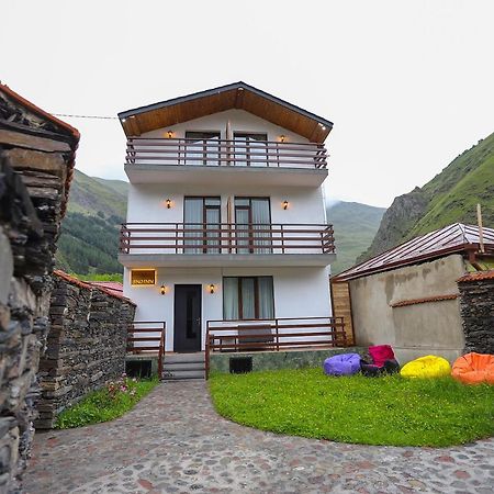 Sno Inn Kazbegi Exteriör bild