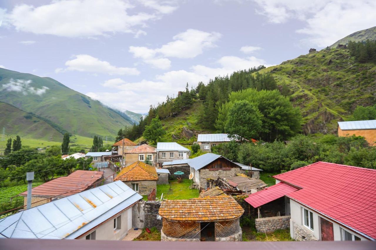 Sno Inn Kazbegi Exteriör bild