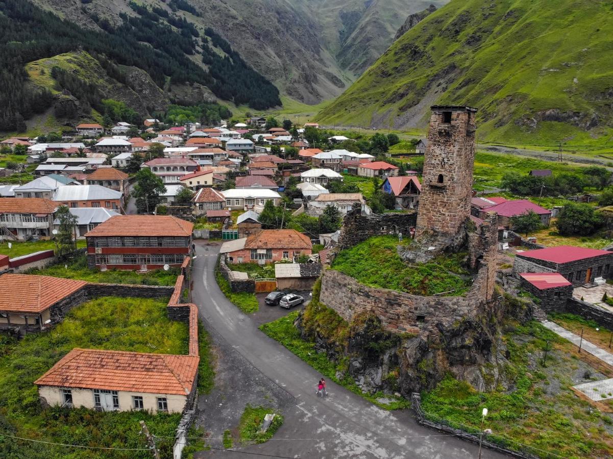 Sno Inn Kazbegi Exteriör bild