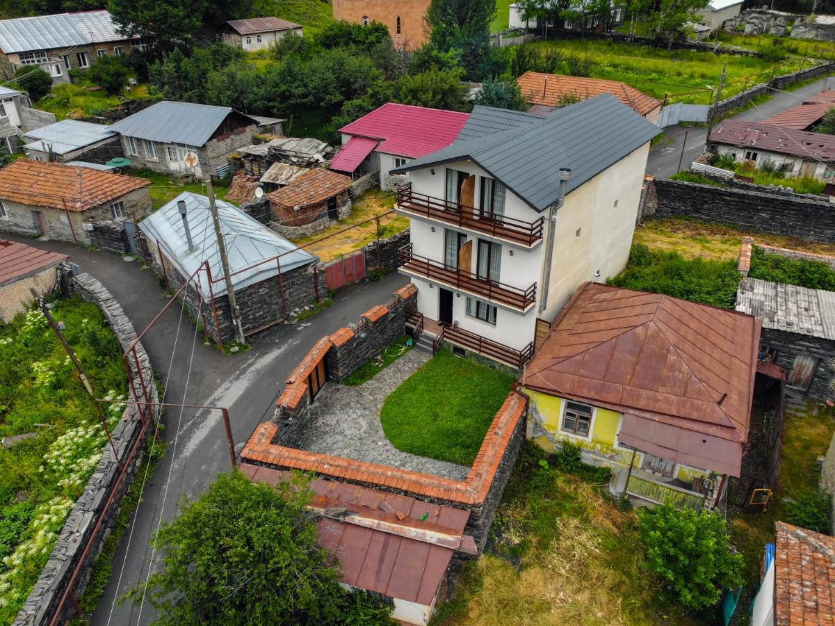 Sno Inn Kazbegi Exteriör bild