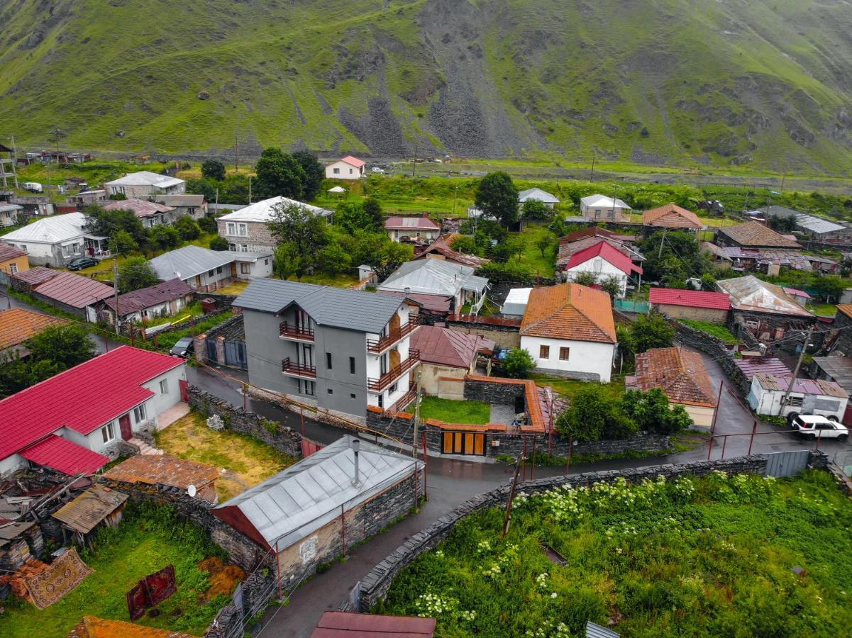 Sno Inn Kazbegi Exteriör bild