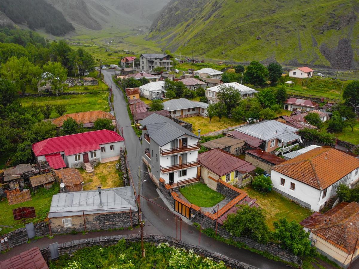 Sno Inn Kazbegi Exteriör bild