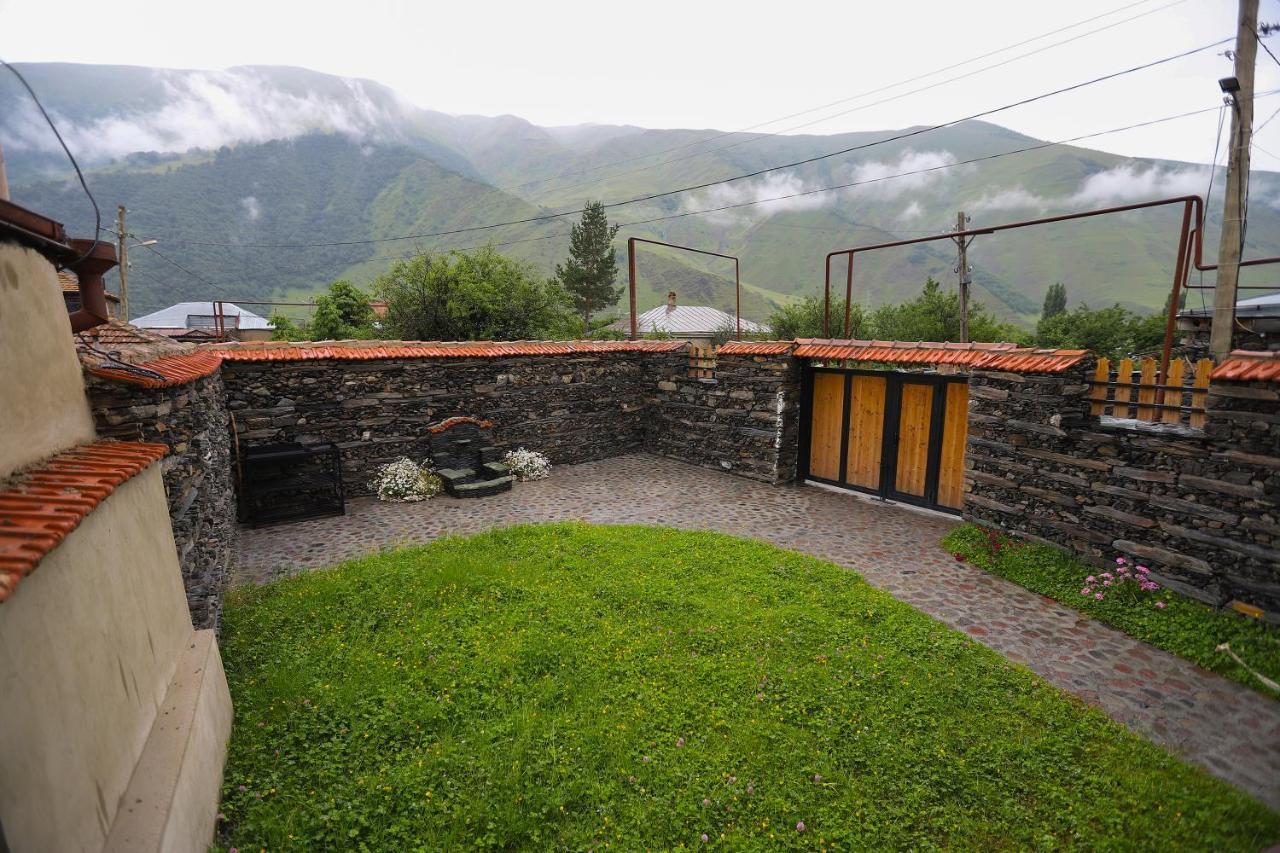 Sno Inn Kazbegi Exteriör bild