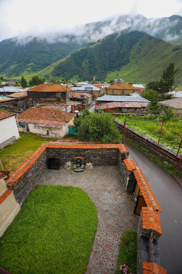 Sno Inn Kazbegi Exteriör bild