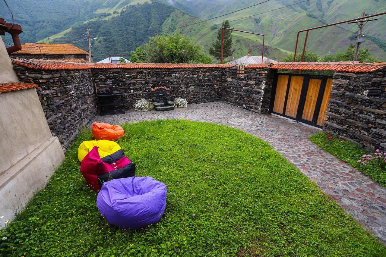 Sno Inn Kazbegi Exteriör bild