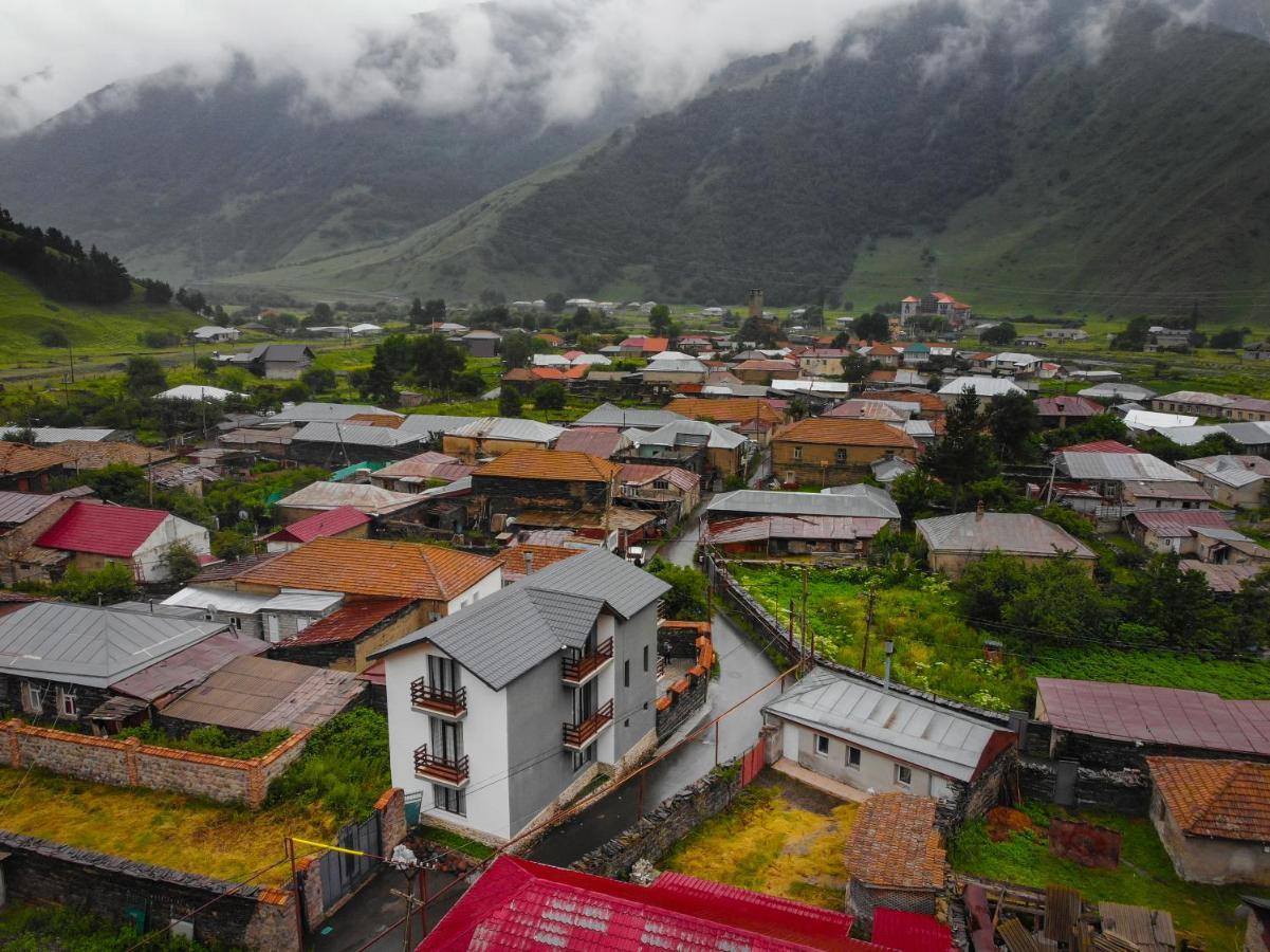 Sno Inn Kazbegi Exteriör bild